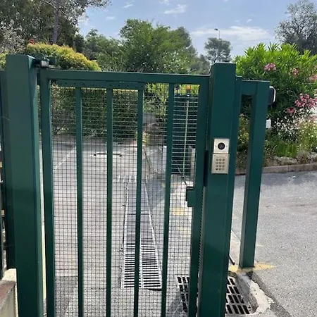 Bord De Boulouris A Raphael