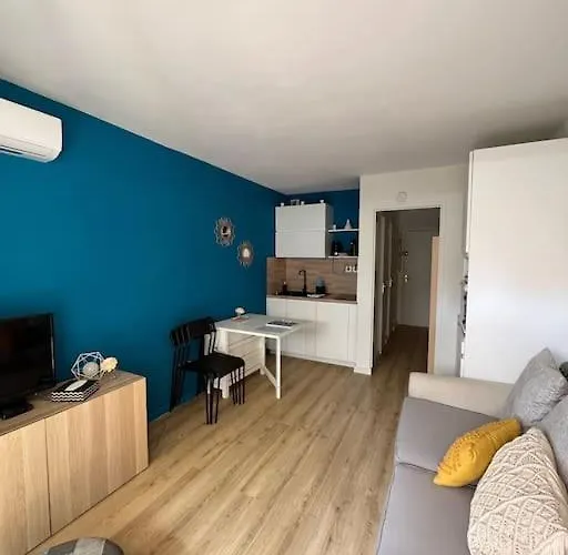 Bord De Boulouris A Raphael アパート